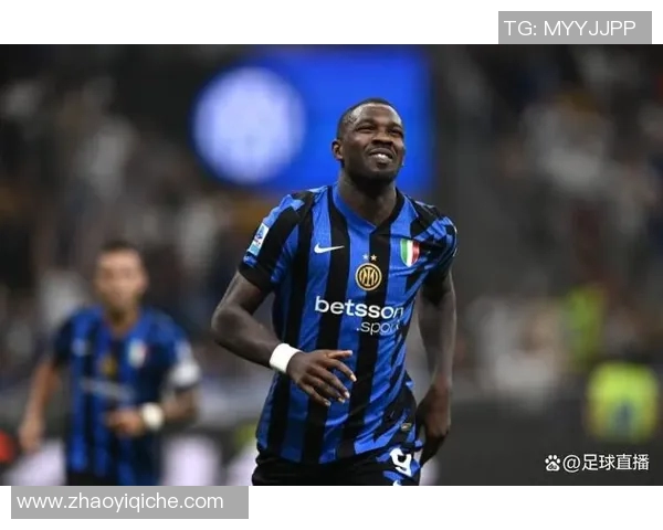 足球明星畅谈女性力量与运动精神的完美结合