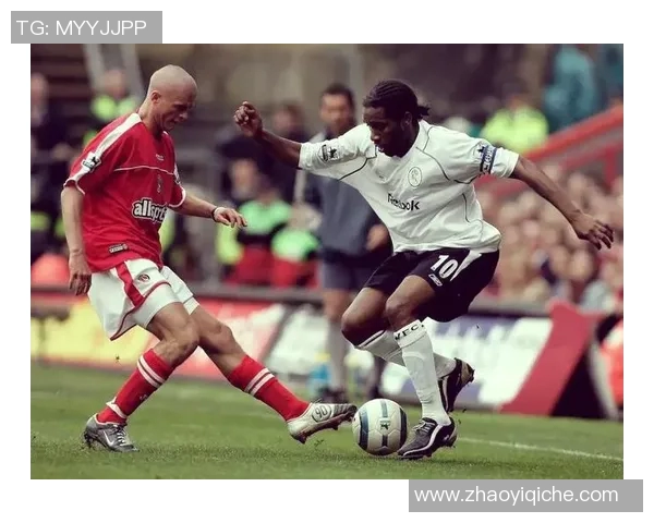 足球明星独特过人技巧揭秘助你提升球技的秘诀与训练方法